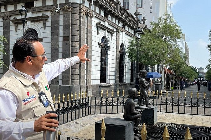 Private City Tour Guadalajara and Tlaquepaque - Stop 4 and 5: Plaza de Armas and Guadalajara Cathedral