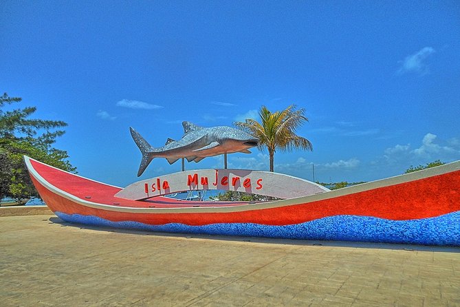 Private Escape: Isla Contoy & Isla Mujeres with Snorkeling - What the included lunch feels like at the beach