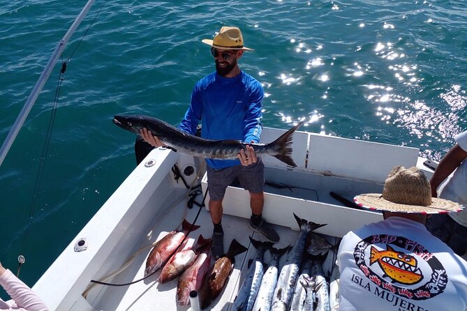 Private fishing charter Bertram 31ft 6 pax max if you don't fish you don't pay - Cancun charter start, where you actually meet