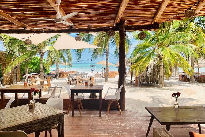 Private flight to Holbox from Cancun - Landing at Aeródromo de Holbox and the hotel transfer