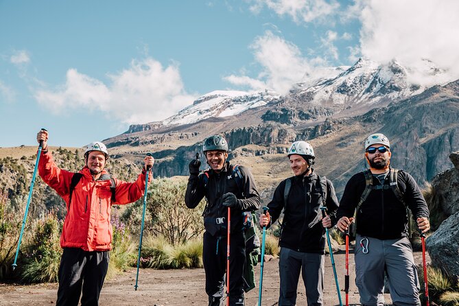 Private Hiking Tour in Iztaccihuatl - Iztaccihuatl and Popocatepetl, the day you actually remember