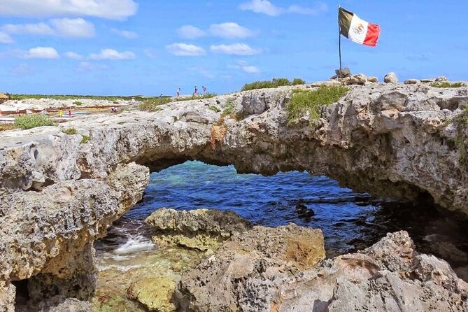 Private Jeep to Jade Cavern, Punta Sur & ATV Tour: All-Inclusive - El Mirador and Playa Chen Rio: rock climbing photos, blowholes, and a natural pool