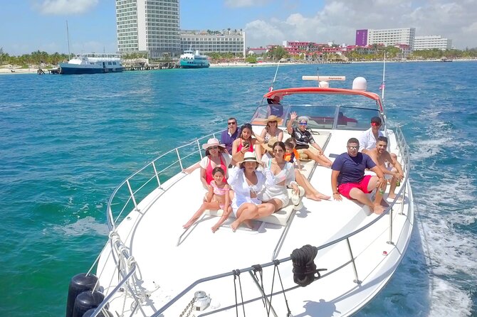 Private Luxury Yacht 55FT Rental in Cancun - Onboard comfort: space, crew attention, and the lilly pad vibe