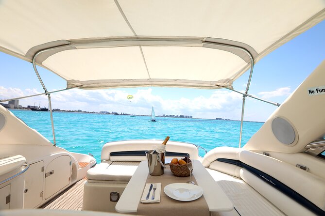 Private Premium Yacht 46FT Rental in Cancún - Water toys and comfort details you’ll use