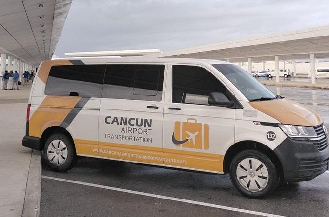 Private Roundtrip Transportation from CUN to Boulevard Kukulcan - Hotel pickup and drop-off on Kukulcan Boulevard
