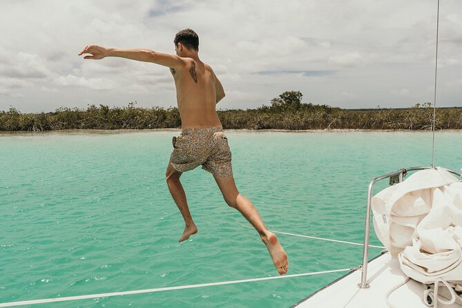 Private sailing tour of Bacalar Lagoon - Price and value: $215 per group up to 7