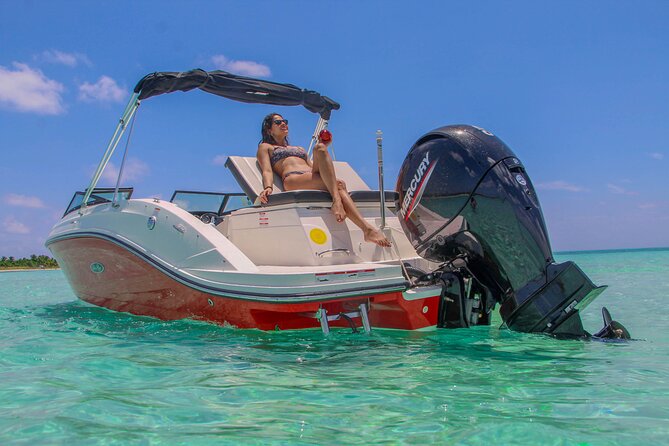 Private snorkeling with 23ft Sea Ray in San Miguel de Cozumel - El Cielo: food and drinks on board in crystal-clear water