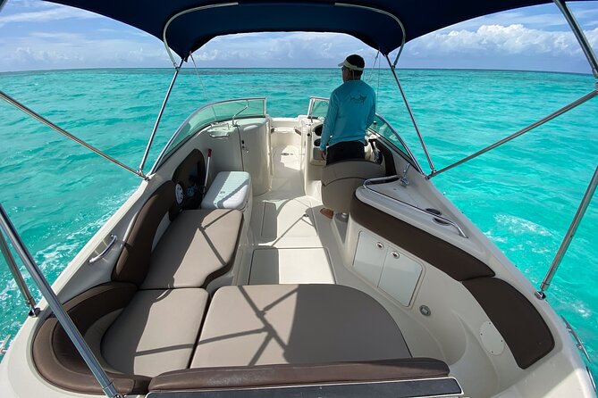 Private snorkeling with 23ft Sea Ray in San Miguel de Cozumel - Lunch, drinks, and the crew’s service you can actually feel