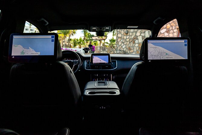 Private SUV Round-Trip from Airport to Hotels in the Corridor - Optional 30-minute shopping stop, plus car seat add-ons