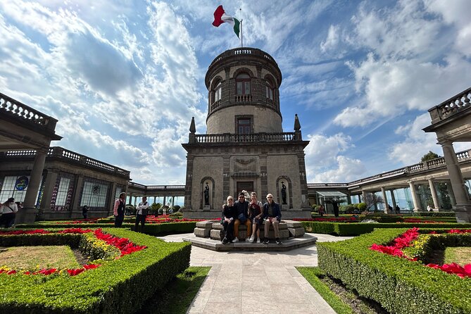 PRIVATE Tour Chapultepec Castle - Meeting at Estela de Luz and finding your guide quickly