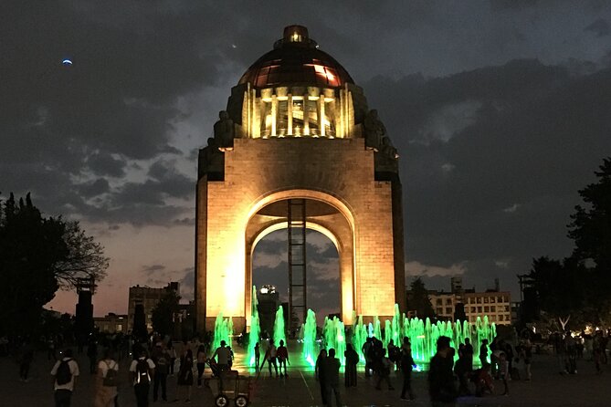 PRIVATE Tour Downtown & Anthropology Museum & Chapultepec Castle - Getting the most out of the transport and guide style