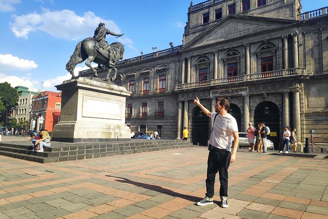 Private Tour in Mexico City with an Award Winning Author - Where You Meet, and Why the End at Zócalo Matters