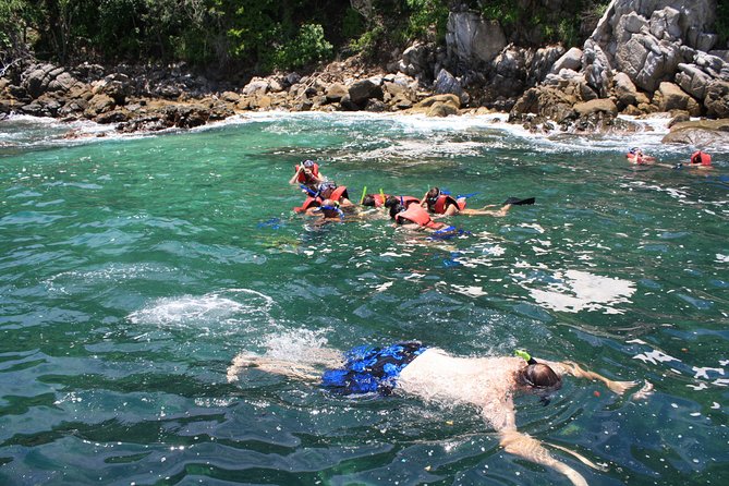 Private Tour Seven Bays, Huatulco HT - Cacaluta Bay, plus the stone face and blowhole sights