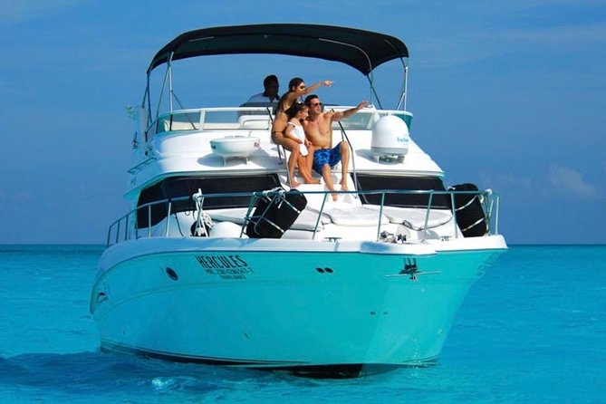 Private Yacht - 46 ft SeaRay Cancun Bay Snorkel 23P4 - Music, Drinks, and the Party-Friendly Yacht Setup