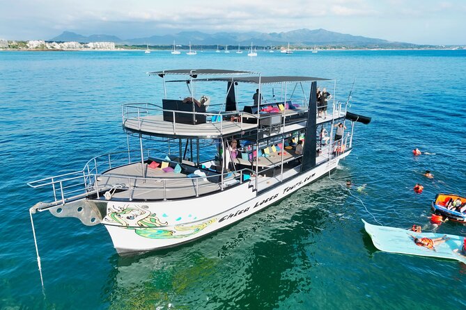 Private Yacht Charter ChicaFUN 2 Waterslides All Inclusive - What’s Included: Waterslides, Snorkel Gear, and the Open Bar