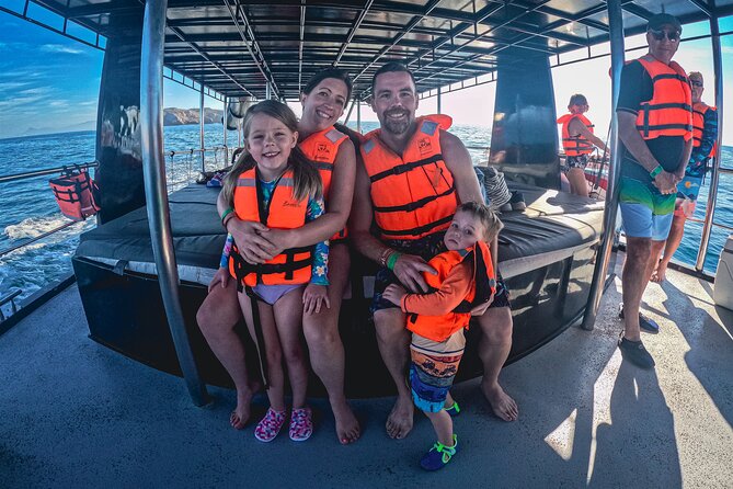 Private Yacht Charter ChicaFUN 2 Waterslides All Inclusive - Drinks, Snacks, and the Social Timing That Makes It Work