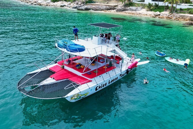 Private Yacht Charter ChicaFUN 3 Waterslides All Inclusive - Waterslides and water toys: the family-friendly side of this yacht