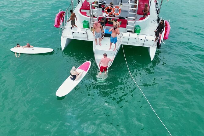 Private Yacht Charter ChicaFUN 3 Waterslides All Inclusive - Alcohol and atmosphere: how to keep it fun, not chaotic