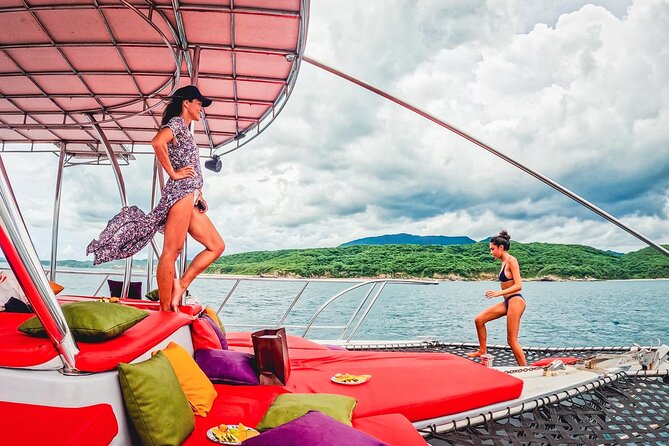 Private Yacht Charter ChicaFUN 3 Waterslides All Inclusive - Logistics that matter: pickup, meeting point, and timing