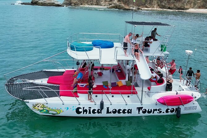 Private Yacht Charter ChicaFUN 3 Waterslides All Inclusive - All-inclusive details that make or break the day