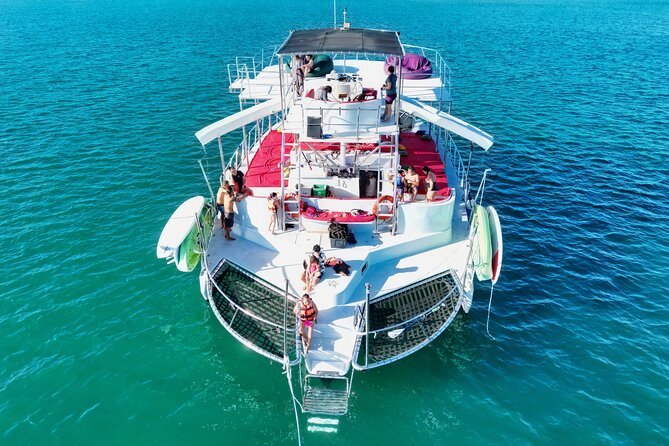 Private Yacht Charter on ChicaFun 1 Waterslides all inclusive - Key things to know before you book ChicaFun 1