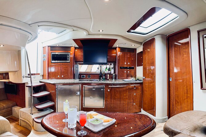 Private Yacht Sea Ray all-inclusive charter in Cabo - What the top ratings are really saying about the crew