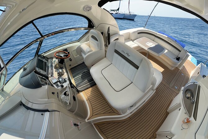 Private Yacht Sea Ray all-inclusive charter in Cabo - Food and drinks: open bar plus snack spread that actually satisfies