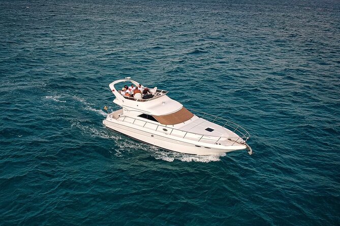 Private Yacht SeaRay 46ft Cancun 25P17 - Swim and snorkel planning for the 4-hour rental