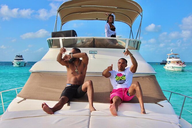 Private Yacht SeaRay 46ft Cancun 25P17 - Meeting point and flow: getting on board without drama