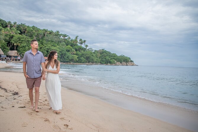 Professional photographer - Puerto Vallarta - Nuevo Vallarta, photo session - Stop 1: Nuevo Nayarit Beach for Wide-Vacation Photos