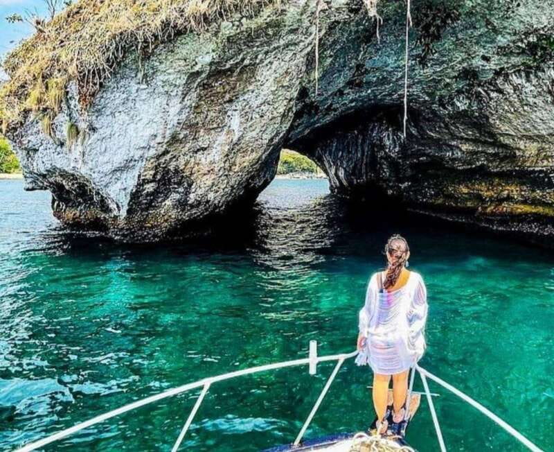 Puerto Vallarta: Los Arcos Islands Boat Tour and Snorkeling - The Boat Cruise: Bird Caves, Five Islands, and Captain Warnings