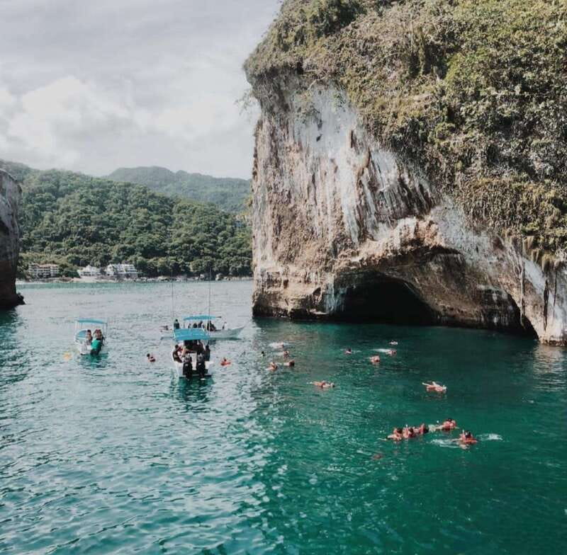 Puerto Vallarta: Los Arcos Islands Boat Tour and Snorkeling - Snorkeling at Los Arcos: Coral, Fish, and What to Expect Underwater