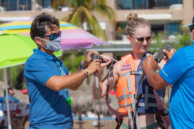 Puerto Vallarta Parasailing Experience - Check-In at EL OASIS DEL HOLI: What to Expect Before You Fly