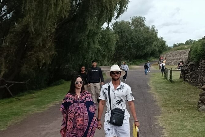 Pyramids of Teotihuacan and Basilica of Guadalupe / Small Groups - Teotihuacán at 6:20 am: why early starts matter