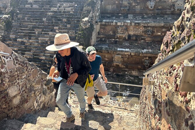 Pyramids of Teotihuacan and restaurant la Gruta (Original) - La Gruta in a cave: the highlight, and also the budget variable