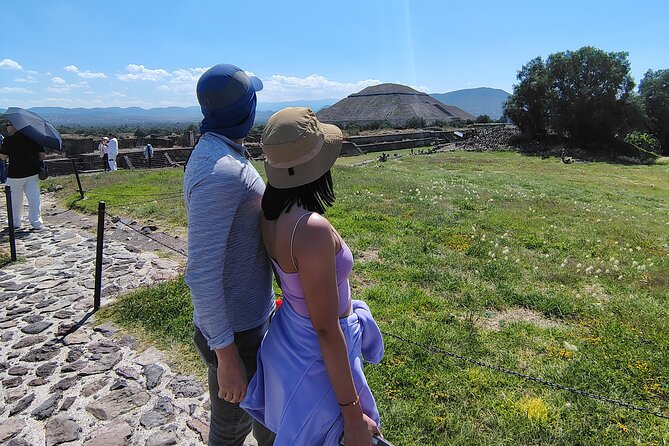 Pyramids of Teotihuacan without traps for tourists morning or afternoon - Price and value: $60 for a half-day that stays on target