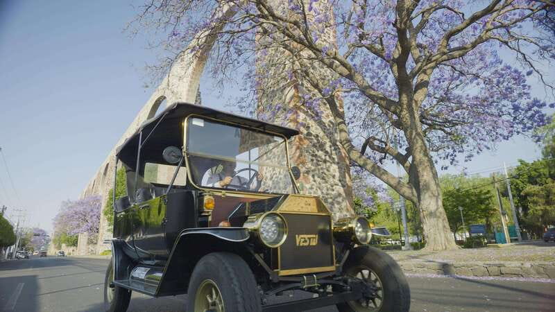 Querétaro: City Tour in a Classic Ford T Vehicle - Language options and how guides handle mixed groups