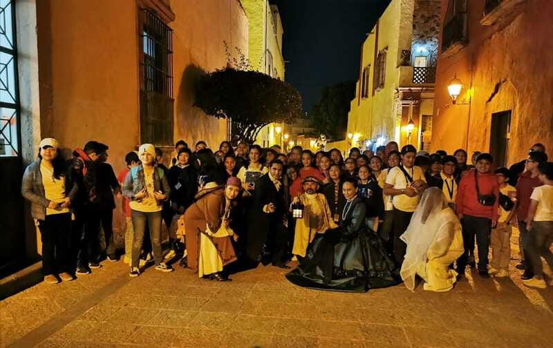 Querétaro: Leyendas Santiago de Querétaro. El Tour - Costumes and Colonial Streets: A Perfect Visual Match