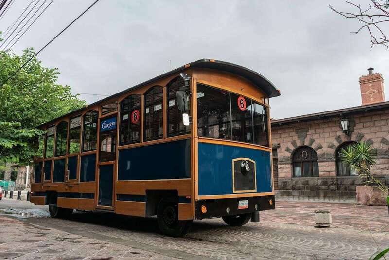 Querétaro: Tranvia Classic Trolley Car Guided Tour - Route 1: Acueducto and Jardín Zenea in one guided pass