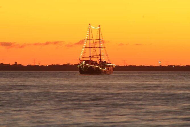 Romantic Sunset Dinner Cruising Experience - Nichupte lagoon at sunset, and why timing affects the romance
