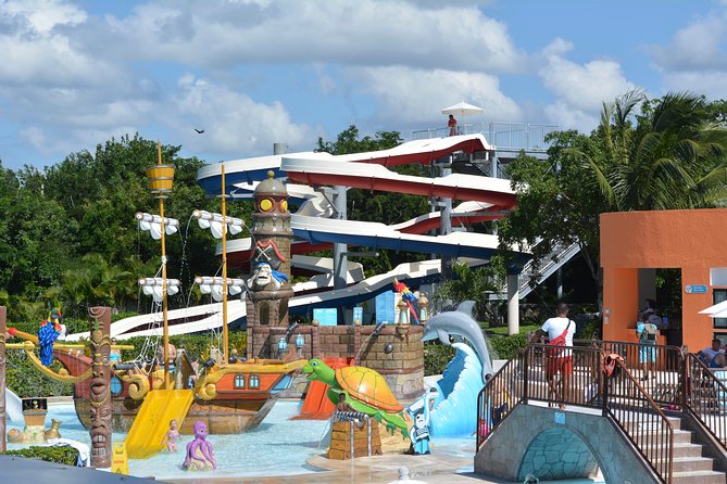 Roots Beach Club® - Pools, slides, and the kids zone: why families love this kind of day