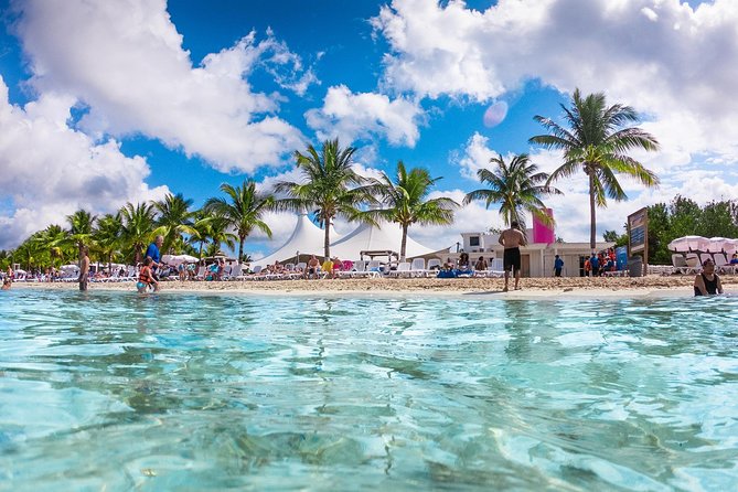 Roots Beach Club® - Getting there smoothly: pier and hotel meeting points that matter