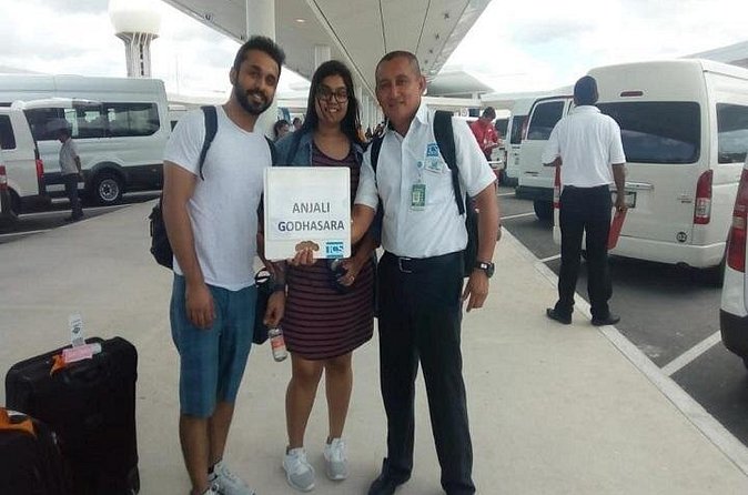 Round private transfer -Airport - Puerto Morelos -Airport. - Price and value: when $115 per group makes sense