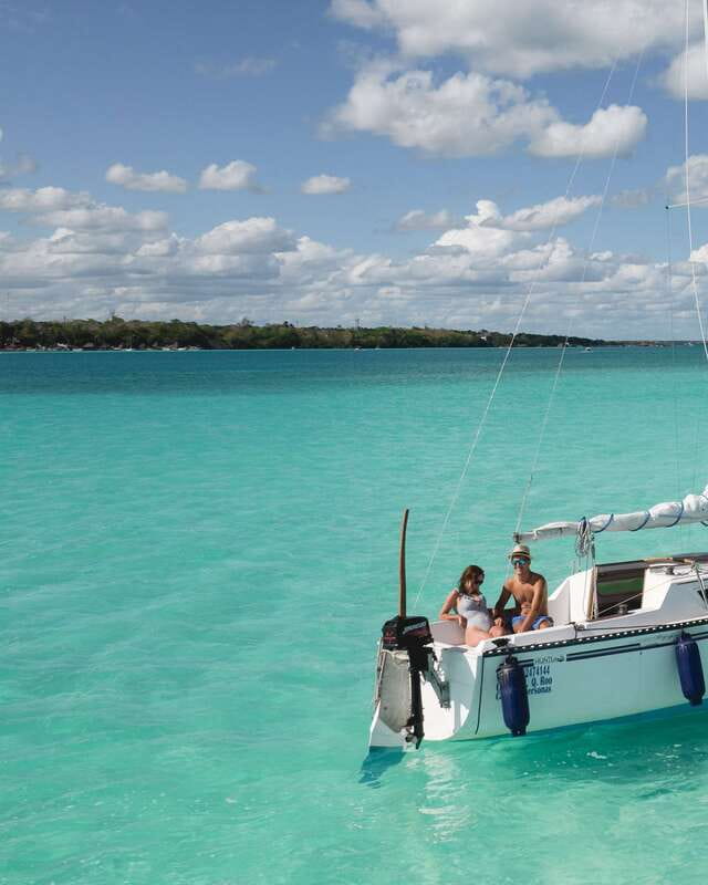 Sailboat tour in the seven colors lagoon of Bacalar - Where You Meet: Agua Dulce Beach Club Setup