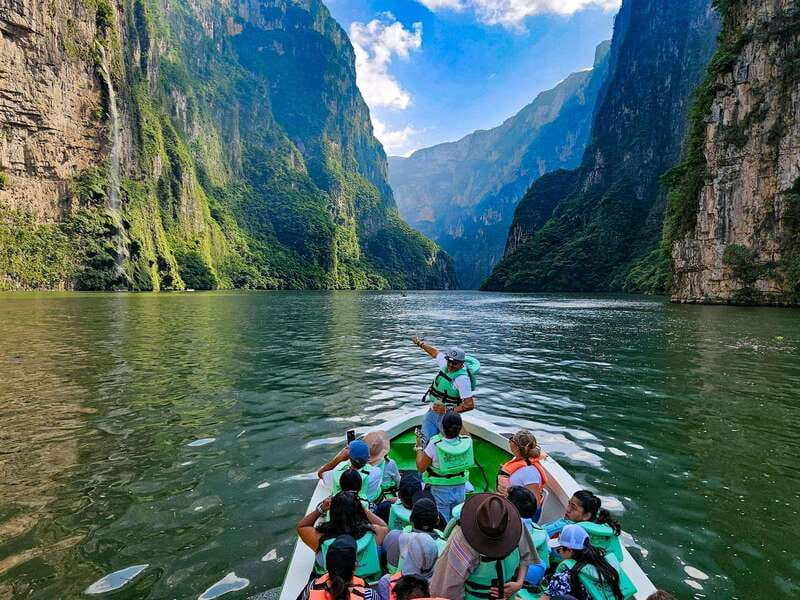 San Cristobal: Sumidero Canyon, Chiapa de Corzo, & Miradores - A canyon day that starts at 9:00 (and ends around 5:00)
