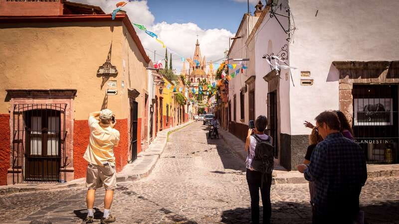 San Miguel: Landmarks and Lunch Walking Tour in English - Lunch at a Traditional Family-Run Restaurant: A Real Finish Line