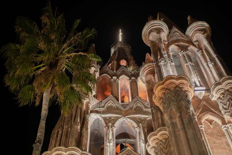 San Miguel: Landmarks and Lunch Walking Tour in English - Your Guide: English Commentary, Plus Personal Insights