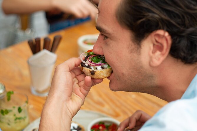 Sayulita Taco Tour - Your guide in the spotlight: Marco and Amanda