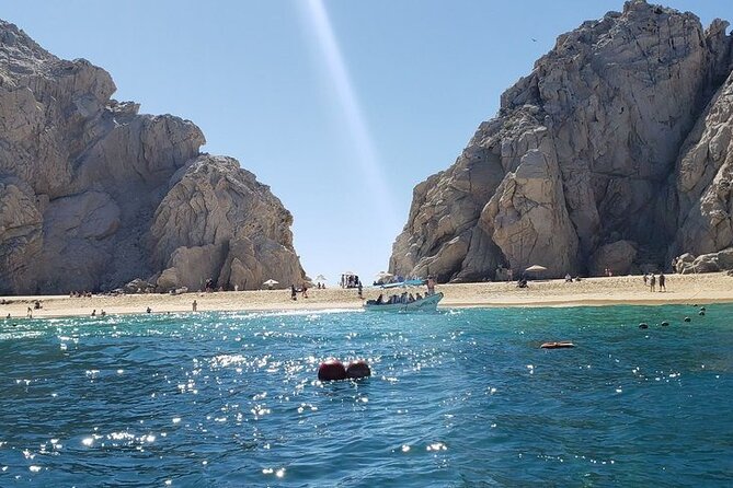Shared Tour to the Arch of Cabo San Lucas - Pacific Window and pirate cave areas: fun to learn, fast to enjoy