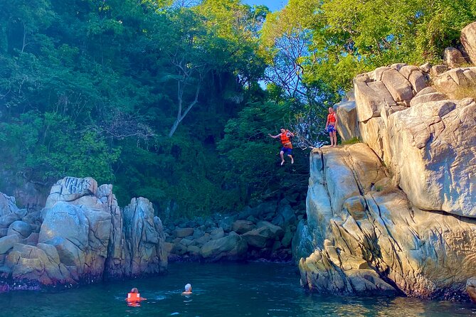 Snorkeling at Los Arcos 5 islands Hidden Beach and Cliff Jumping - Guides and Group Size: Why You’ll Likely Feel Cared For